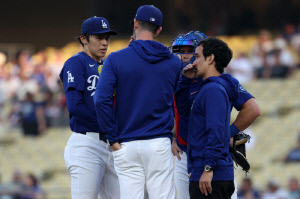 사사키 변수, 다저스 3연패 '최대 걸림돌' → 월드시리즈 영웅이 계륵으로 전락하나
