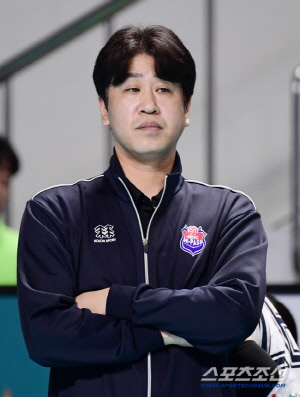 1위 했는데 이게 무슨 일…도로공사, 김종민 감독 전격 결별→김영래 수석코치로 챔프전