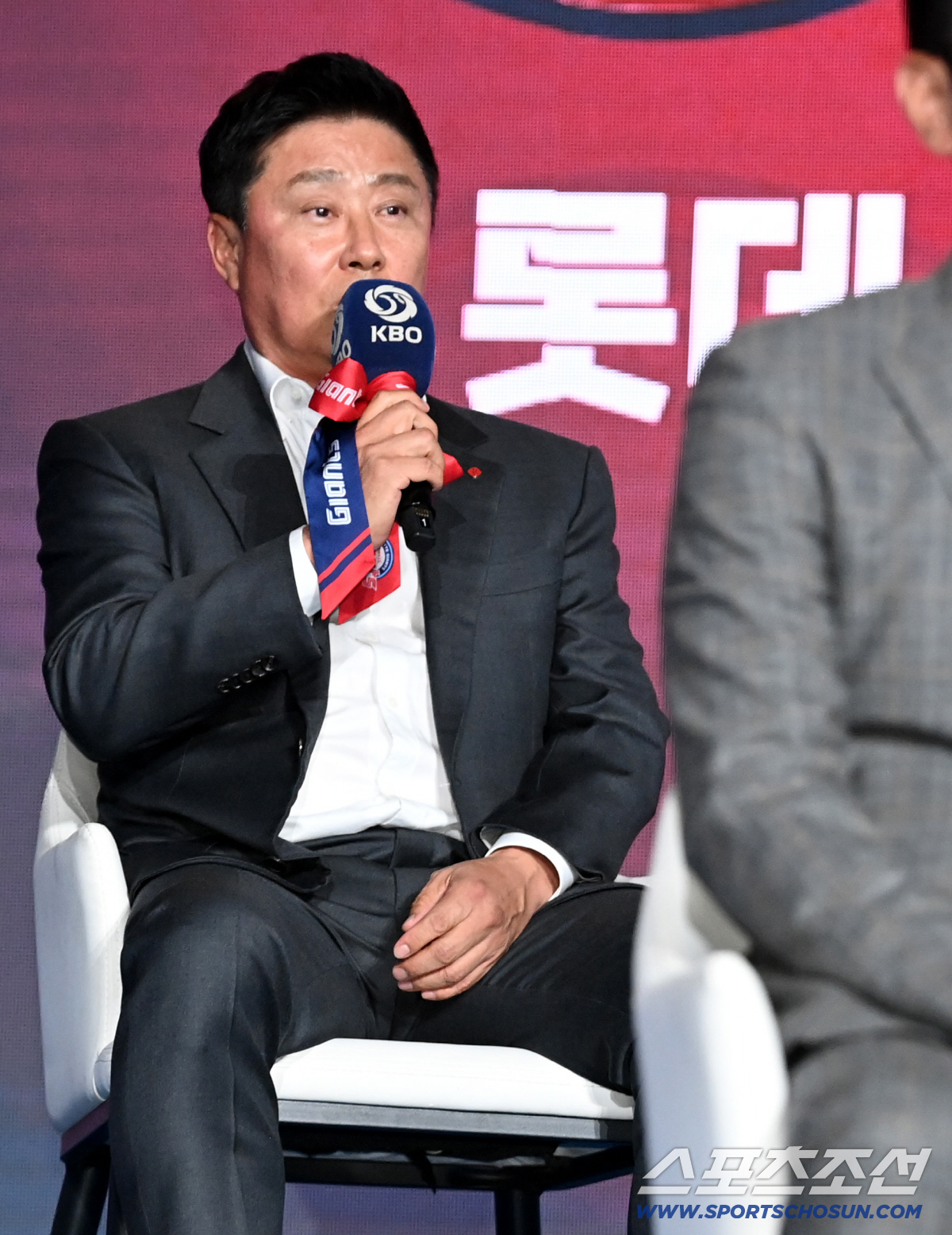 모두를 당황시키면서 웃긴 김태형 감독의 한마디 "살다살다 별 일을 다 겪…