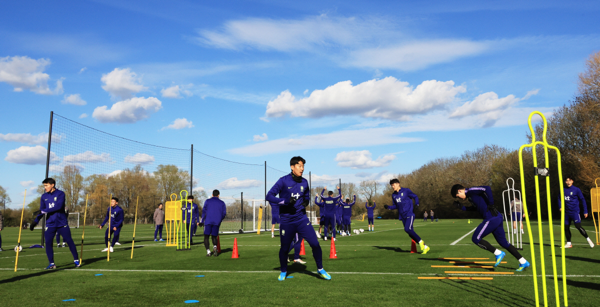 '맨유 윙어' 막고, '로마 수비' 뚫어라…'남아공 상위호환' 코트디부아…