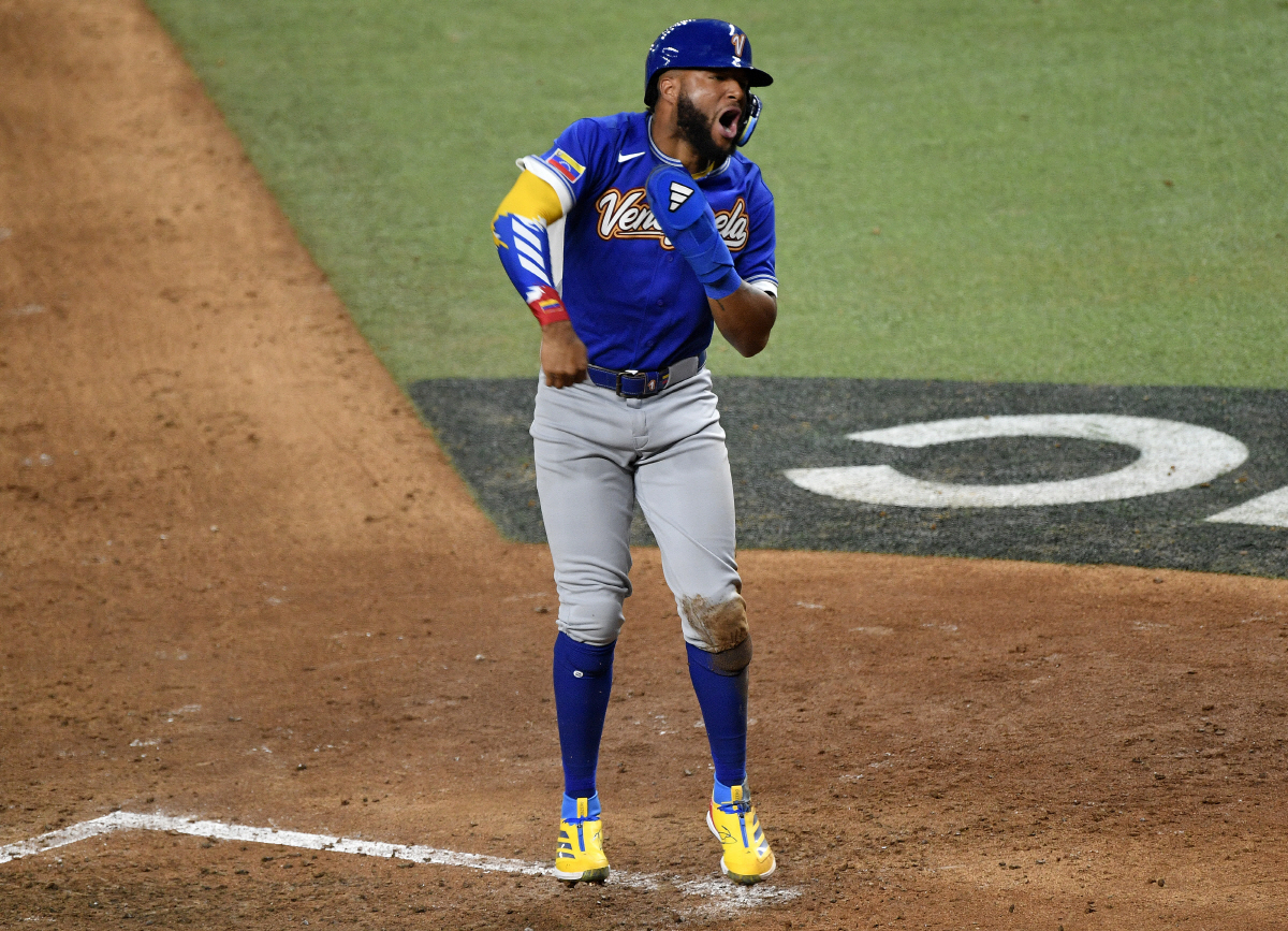 이럴수가…개막 앞둔 MIL, 1234억 외야수 골절상 IL 등재 '최대 …