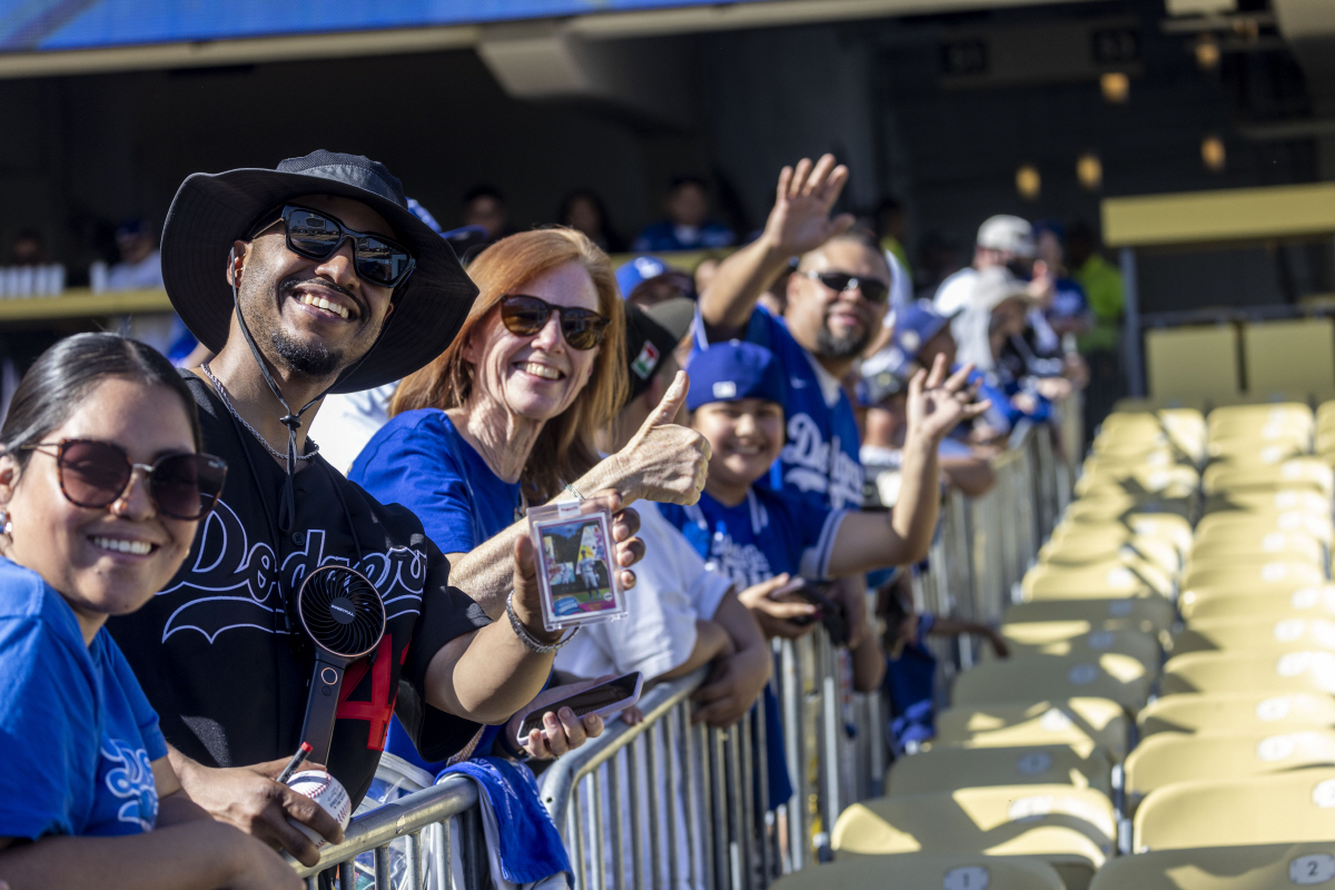 다저스 홈경기 직관하려면 과연 얼마가 들까? 4인 가족 기준 가격이 무려…