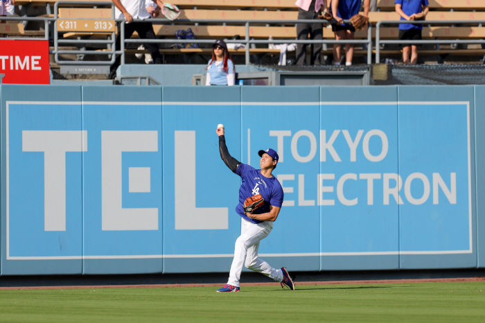 환갑 넘긴 다저스타디움, 처음으로 이름 바꾼다…'유니클로필드' 네이밍 계약 체결