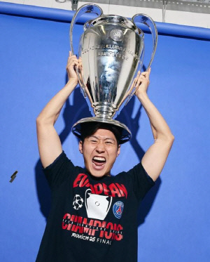 [오피셜] '논란의 공식발표' 이강인과 PSG 초대형 폭탄 현실화, 우승 밀어주기 특혜 확정...