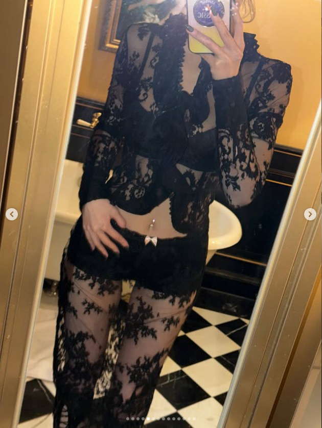 전소미, 전신 망사 입고 침대 위 아찔 실루엣..."눈 둘 곳 없네"