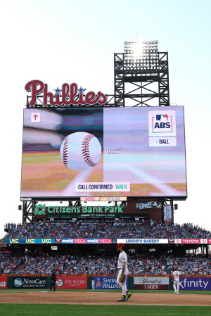 '삼진→볼넷 정정→쐐기점' 첫 선 보인 MLB ABS 챌린지, 적중률은 61.3%