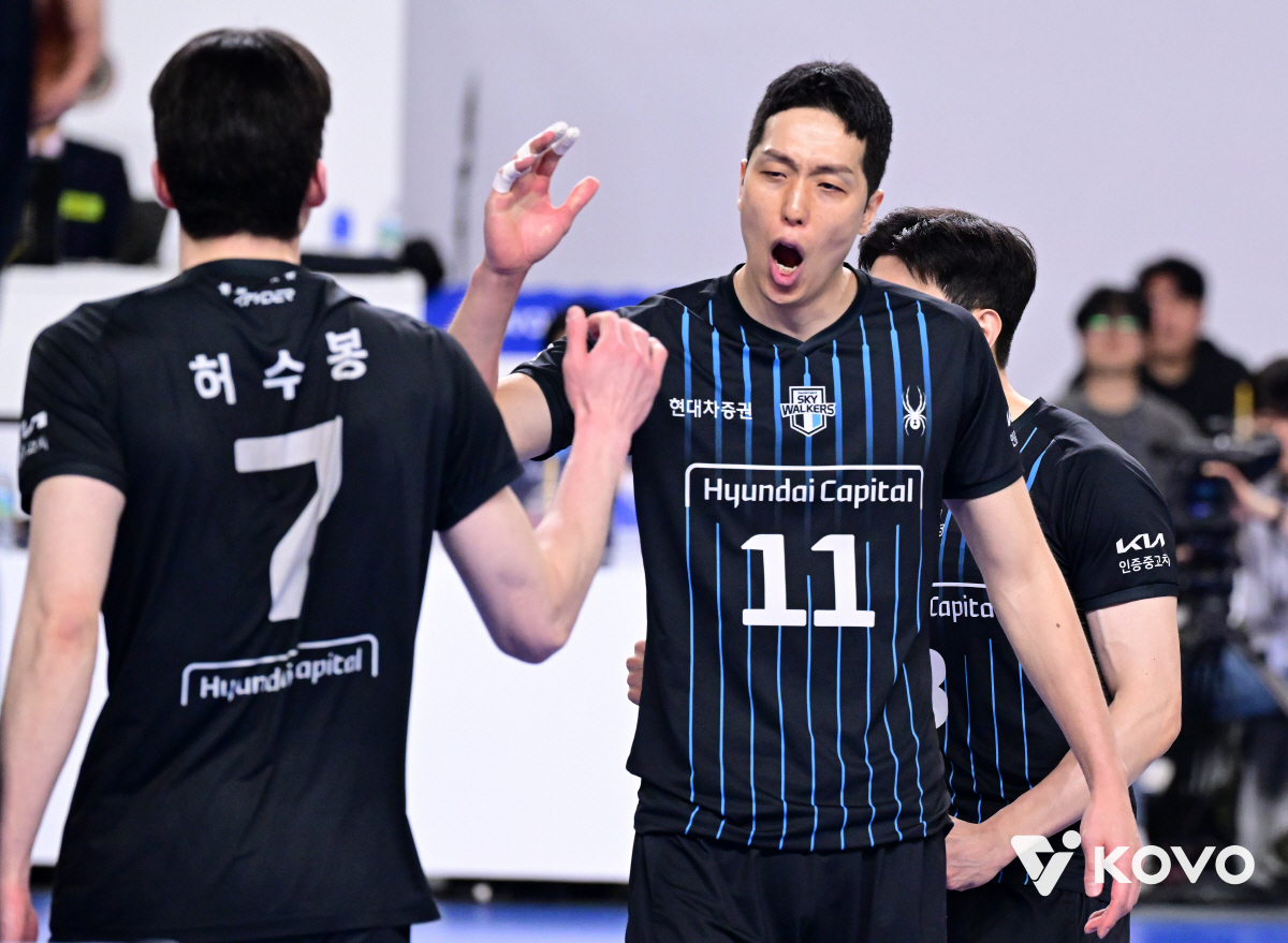 패패승승승! 허수봉을 막을 수 없다! 현대캐피탈, 대역전쇼 → 우리카드 …