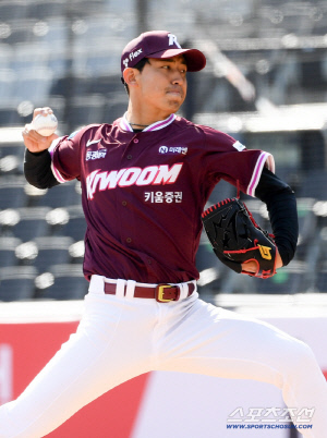 개막 하루 전, 마무리가 어깨 부상 이탈 '대충격'...불행 중 다행, 구위 최강 '아쿼' 있음에