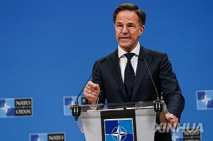 트럼프 또 `나토 패싱` 위협…유럽 