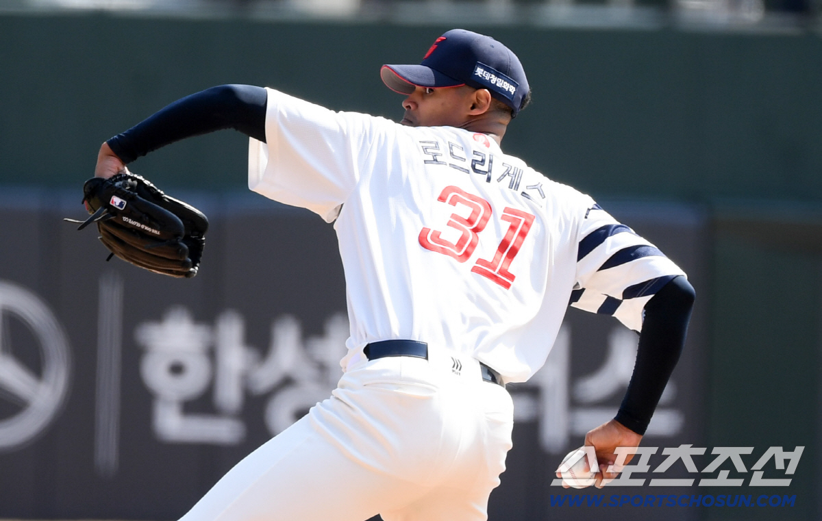 "징글징글하다" 왜 하필 봄에 롯데일까, 삼성에 쌍심지, '제2의 폰와'…