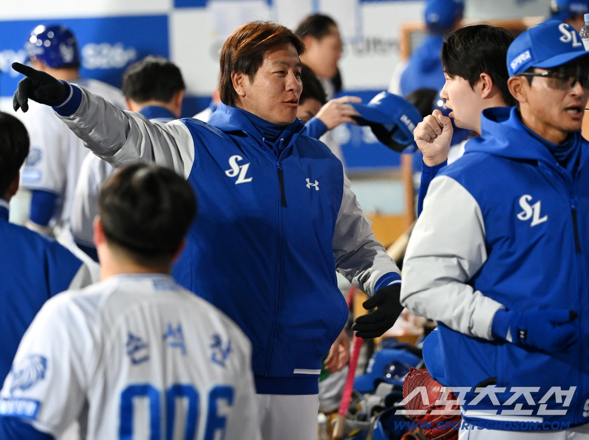 "실험 끝" 불펜가니 딱 이호성...ERA 7.94 루키를 왜 개막 엔트…