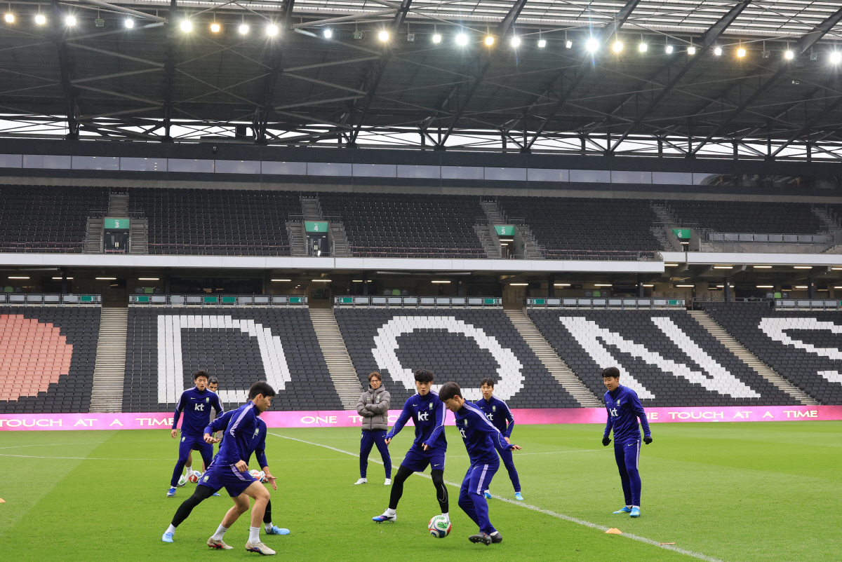 "韓 긴장해!" '4-0' 덴마크에 경계심 표한 홍명보 감독, "빠르고 …