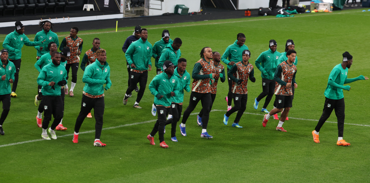 "韓 긴장해!" '4-0' 덴마크에 경계심 표한 홍명보 감독, "빠르고 …