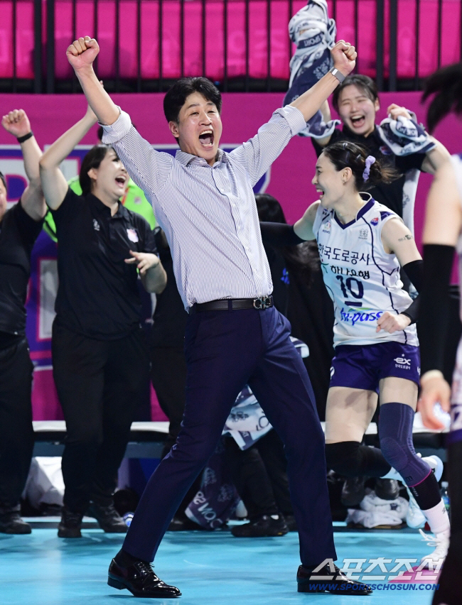 "솔직히 서운하다. 재계약까진 기대도 안했다" 10년 세월+우승 2회 →…