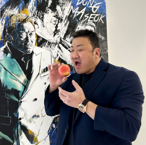 마동석, 근육질 큰 덩치가 만든 착시 '충격'...사과가 '미니 사과'된 마법