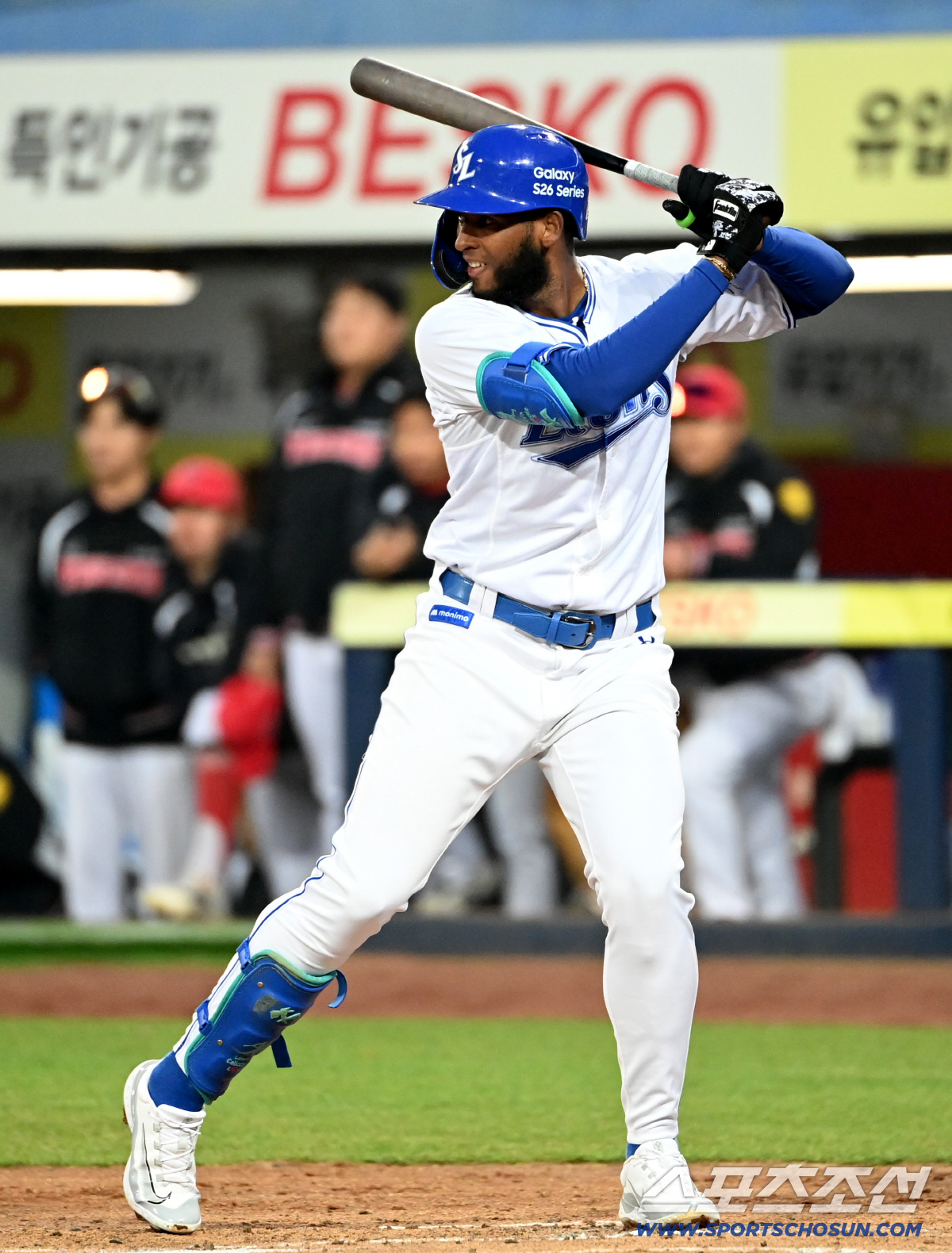 "국대급 라인업 뜬다" 선발 매치 불균형? 화력으로 푼다, 여기는 '라팍…