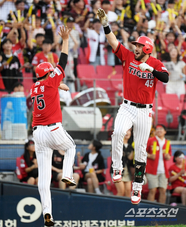 한국에서 쌓은 실력 발휘! 개막전서 홈런 前KIA 위즈덤 2안타,2타점,…