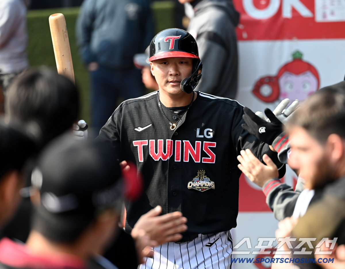 '슈퍼문' 문보경 4번, 박동원 5번→LG 완전체 출발. 그런데 이재원은…