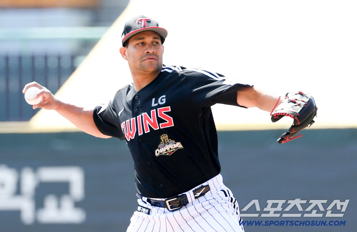 '슈퍼문' 문보경 4번, 박동원 5번→LG 완전체 출발. 그런데 이재원은…