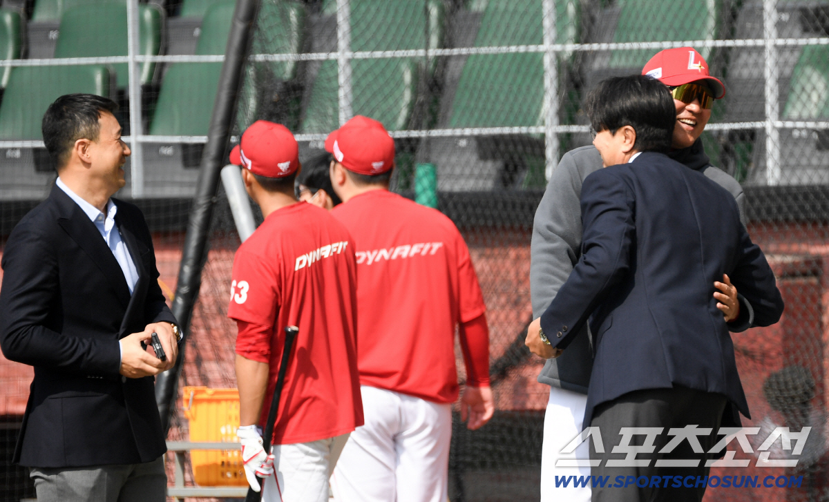 '걱정 가득했던' 이숭용 감독 미소 짓게 만든 정민철 해설위원의 따뜻한 …