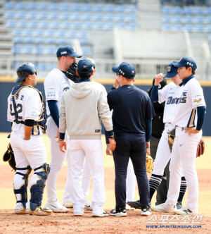 '발표 임박' 충격 이탈 1선발, 벌써 대체자 구했다 