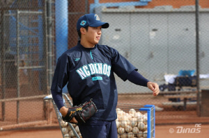 '10개 구단 유일 개막전 국내 선발' 감독 