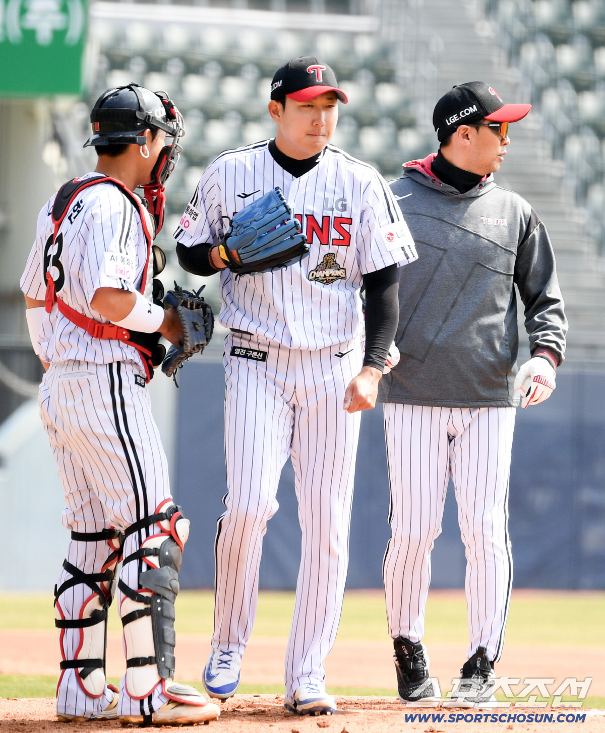 충격 날벼락! '우승팀 11승 에이스' 팔꿈치→옆구리 미세손상. 한달 빠…