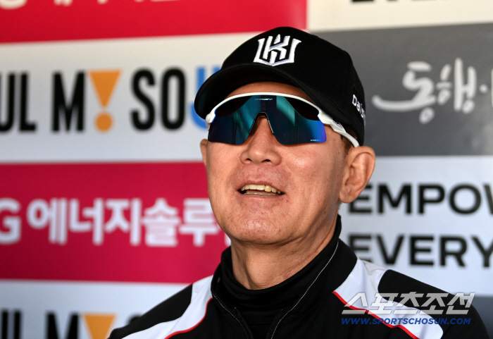 이럴수가! 작년 개막전 생존자 딱 1명. 확바뀐 뉴 KT. 감독은 