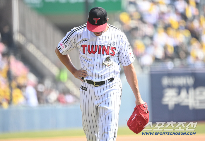 이럴수가! 옆구리 붙잡고 내려갔는데... 6연속 안타 6실점 치리노스 곧바로 강판. 특이사항 없음