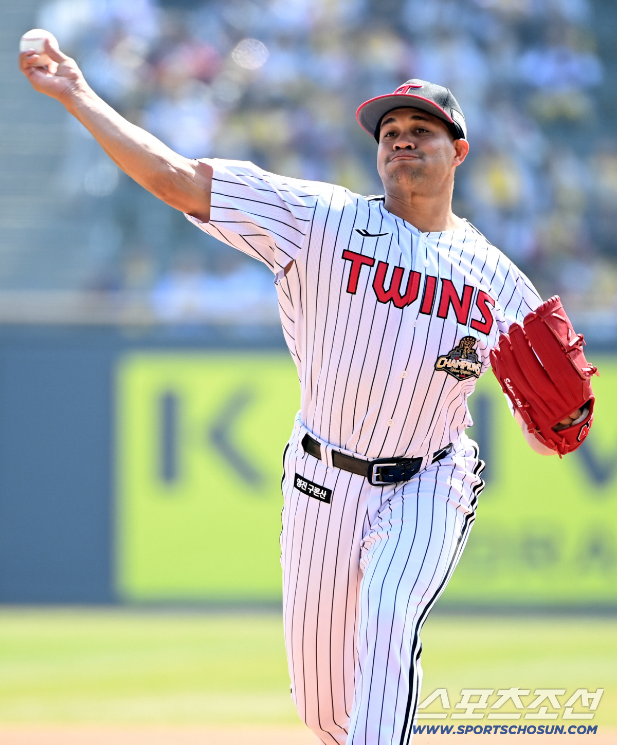 이럴수가! 옆구리 붙잡고 내려갔는데... 6연속 안타 6실점 치리노스 곧…