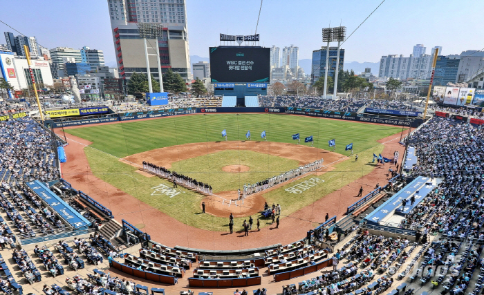 '두산 4실책 자멸' NC 개막전 완승! 구창모 완벽투→박건우 스리런[창…