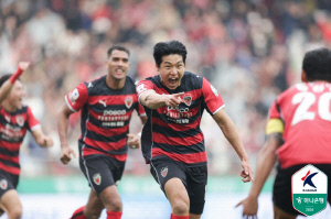 5경기 만에 미소 지은 강철 전사 '2026년 첫 승' 포항, 이호재 득점에 웃었다...강원전 1-0 승리[K리그1 리뷰]