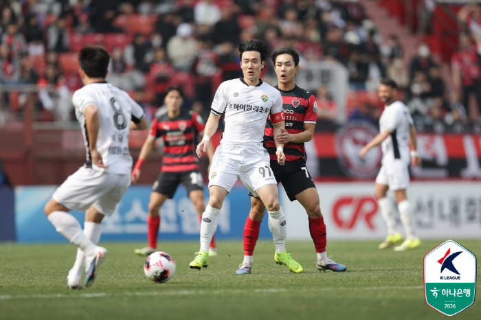 5경기 만에 미소 지은 강철 전사 '2026년 첫 승' 포항, 이호재 득…