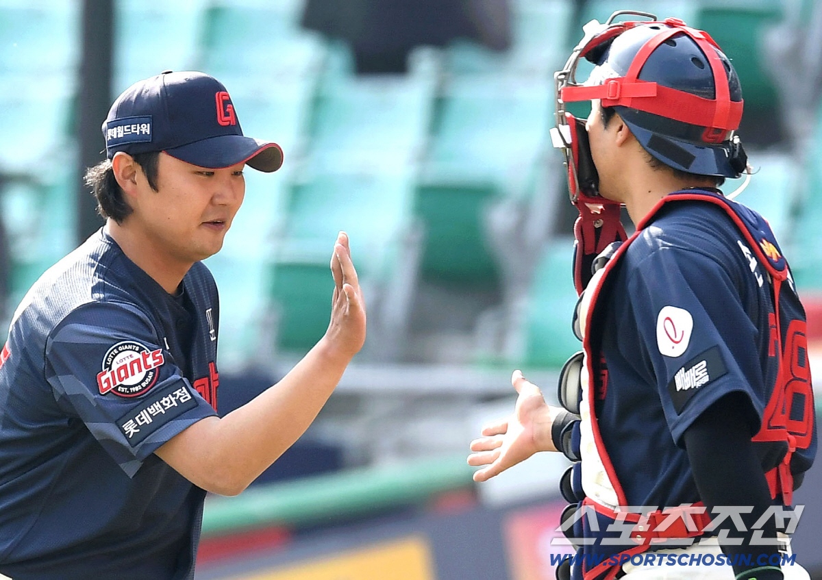 미안, 라팍 우리가 좀 쓸게...롯데 펑펑펑, 로드리게스 무실점 데뷔전 …