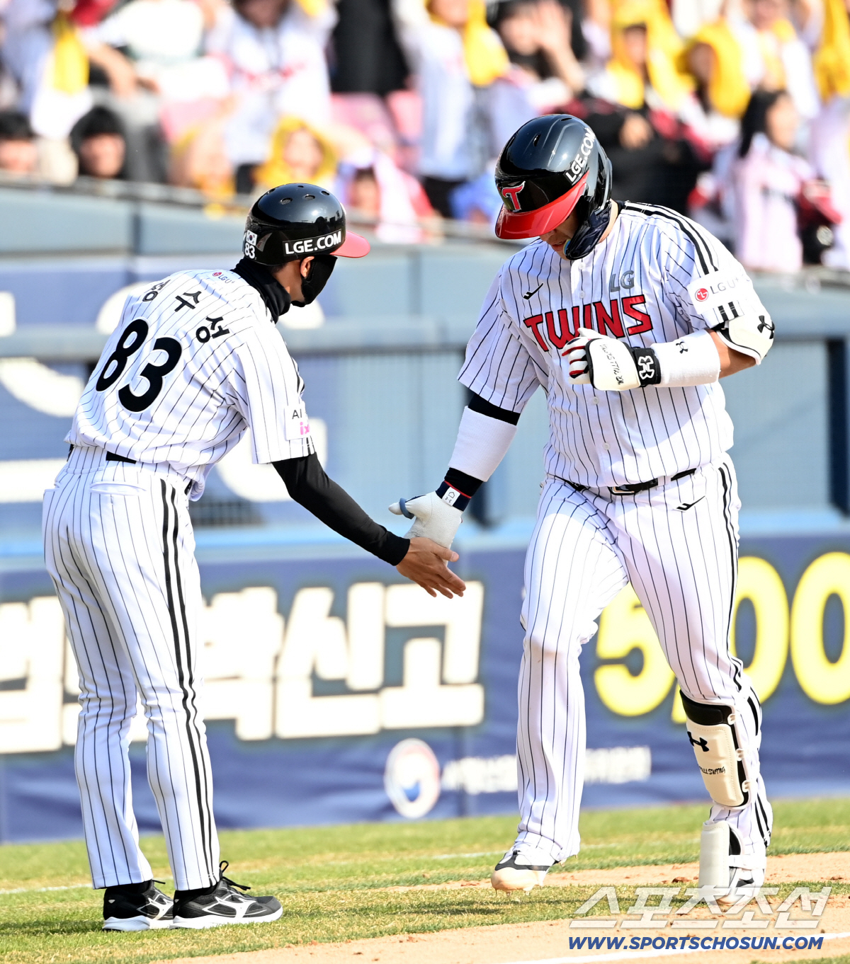 우승팀이 맹추격에도 7-11 개막전 대패라니. 2023년에도 KT에 6-…