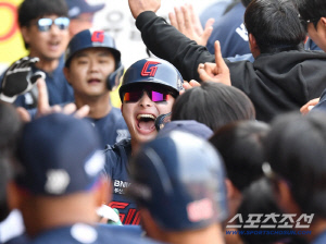 '충격 1등! 끝이 아니었다' 방망이는 뜨거웠고 마운드는 차가웠다. 시즌 1호 홈런, 외국인 에이스 선발승, 개막전 짜릿한 승리