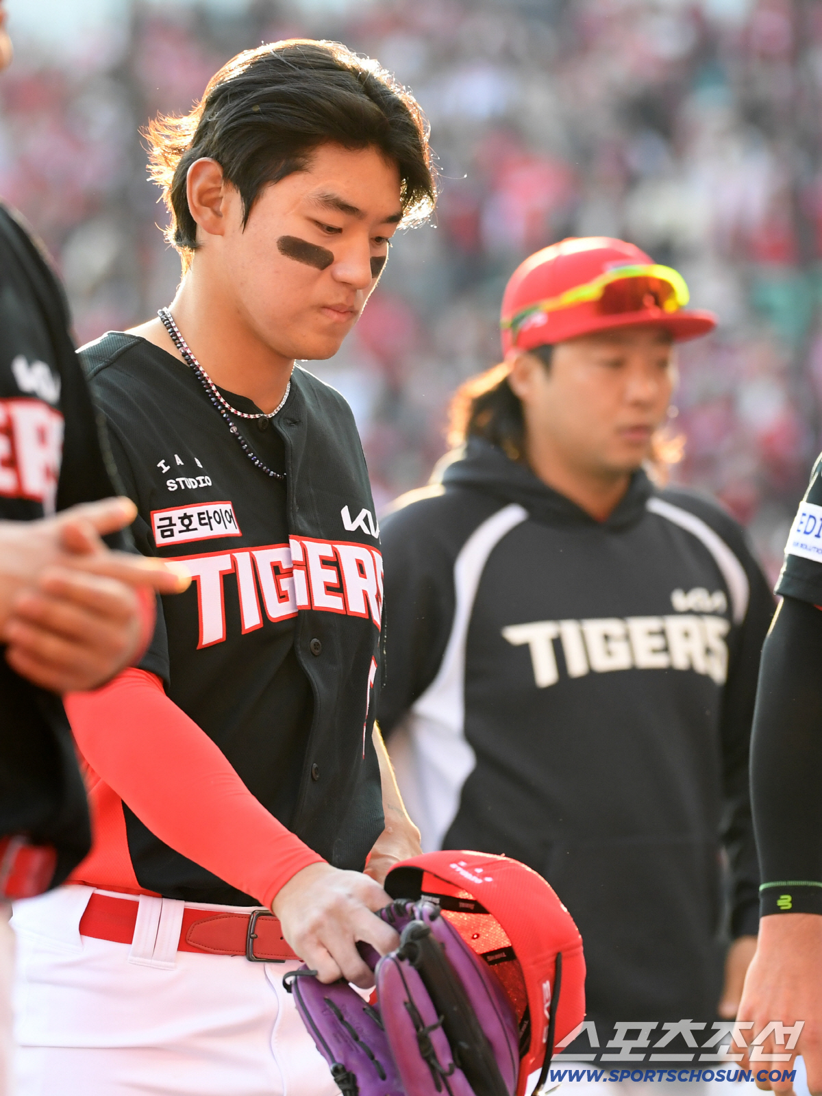 '다 잡은 개막전 날렸다' 마무리 정해영 흔들, 조상우 끝내기 폭투...…