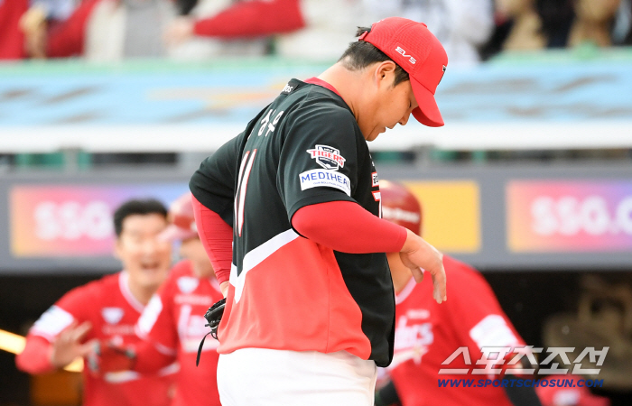 '다 잡은 개막전 날렸다' 마무리 정해영 흔들, 조상우 끝내기 폭투...KIA 9회 대참사 