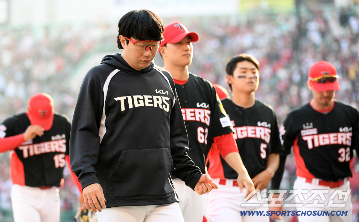 '다 잡은 개막전 날렸다' 마무리 정해영 흔들, 조상우 끝내기 폭투...…