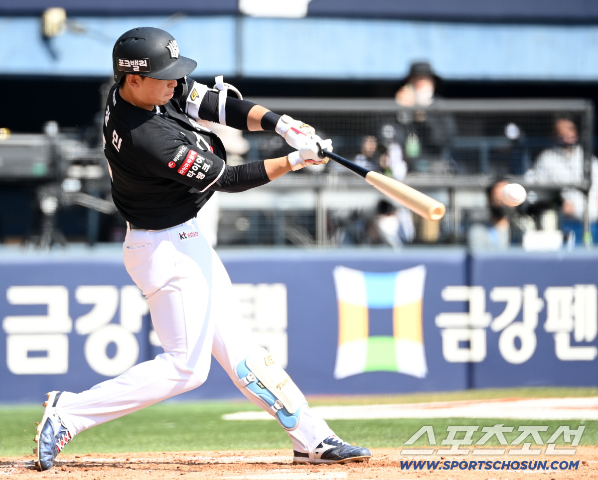 '돈 쓴 보람 있네.' 감독 빼고 다바꾸더니 우승팀에 대승. 이강철을 웃…