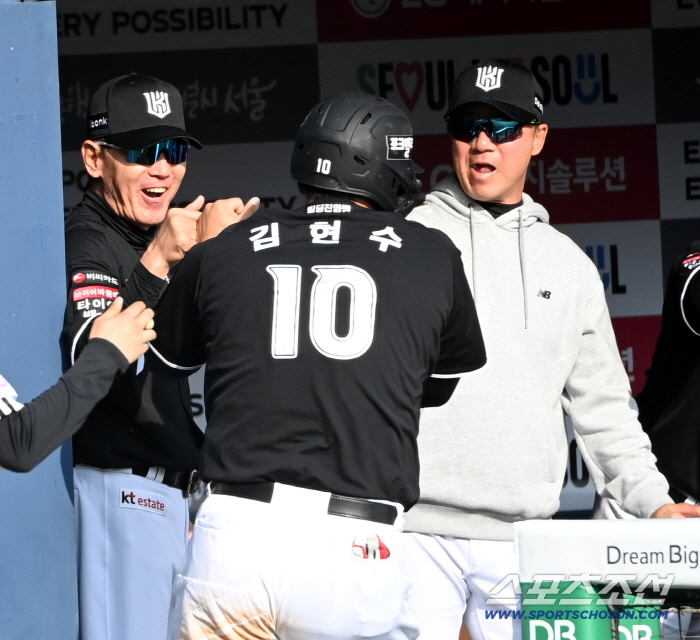 '돈 쓴 보람 있네.' 감독 빼고 다바꾸더니 우승팀에 대승. 이강철을 웃게한 달라진 타선. 