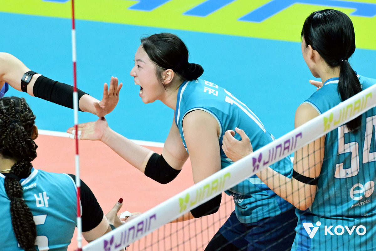 도공 나와! '괴물' 실바 32득점 고공폭격 → 2G 만에 끝난 양효진 …