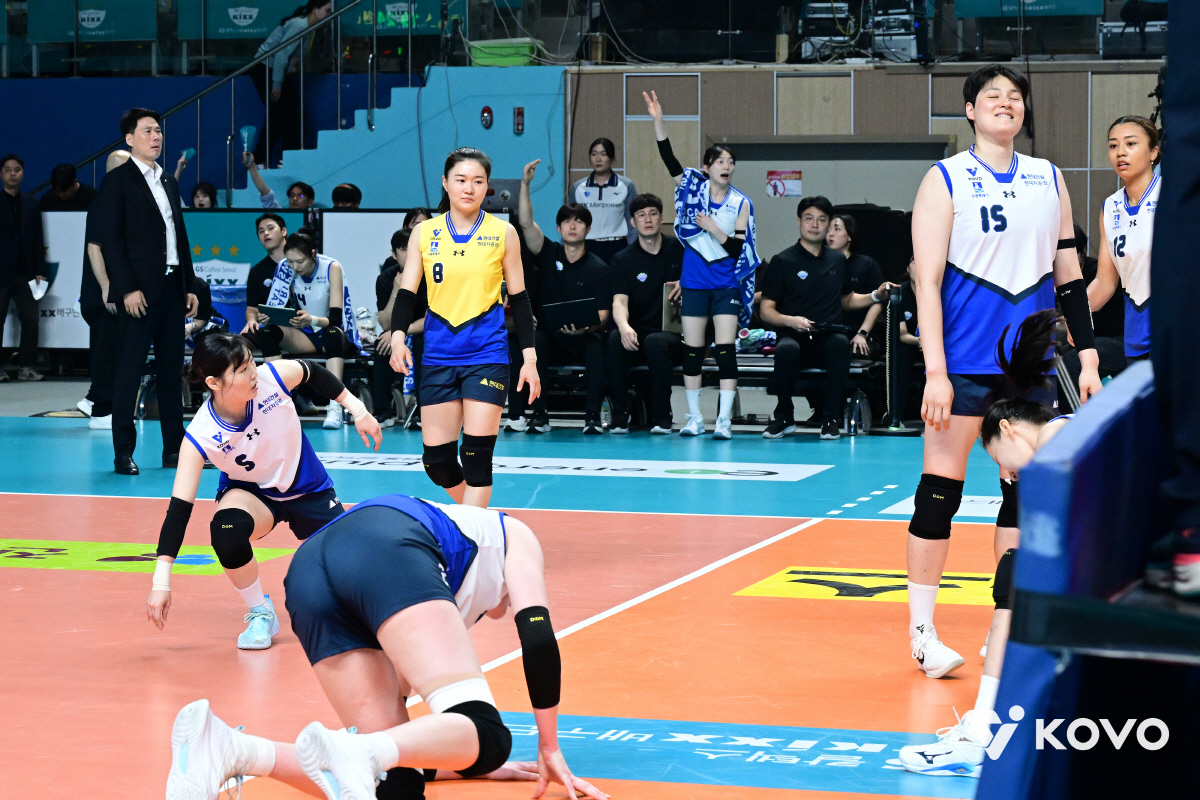 도공 나와! '괴물' 실바 32득점 고공폭격 → 2G 만에 끝난 양효진 …