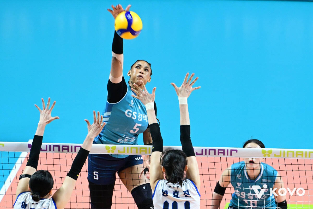 도공 나와! '괴물' 실바 32득점 고공폭격 → 2G 만에 끝난 양효진 …