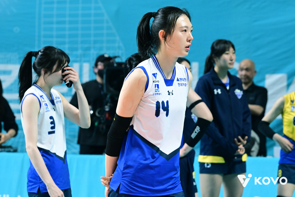 "이렇게 보내서 미안하다" 양효진의 '라스트댄스' → 김희진의 뜨거운 눈…