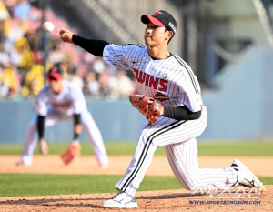 18안타 두들겨맞은 우승팀의 유일한 삼자범퇴를 이 투수가? 151km 강속구 유망주 트레이드 3년만에 드디어 빛보나[잠실 현장]