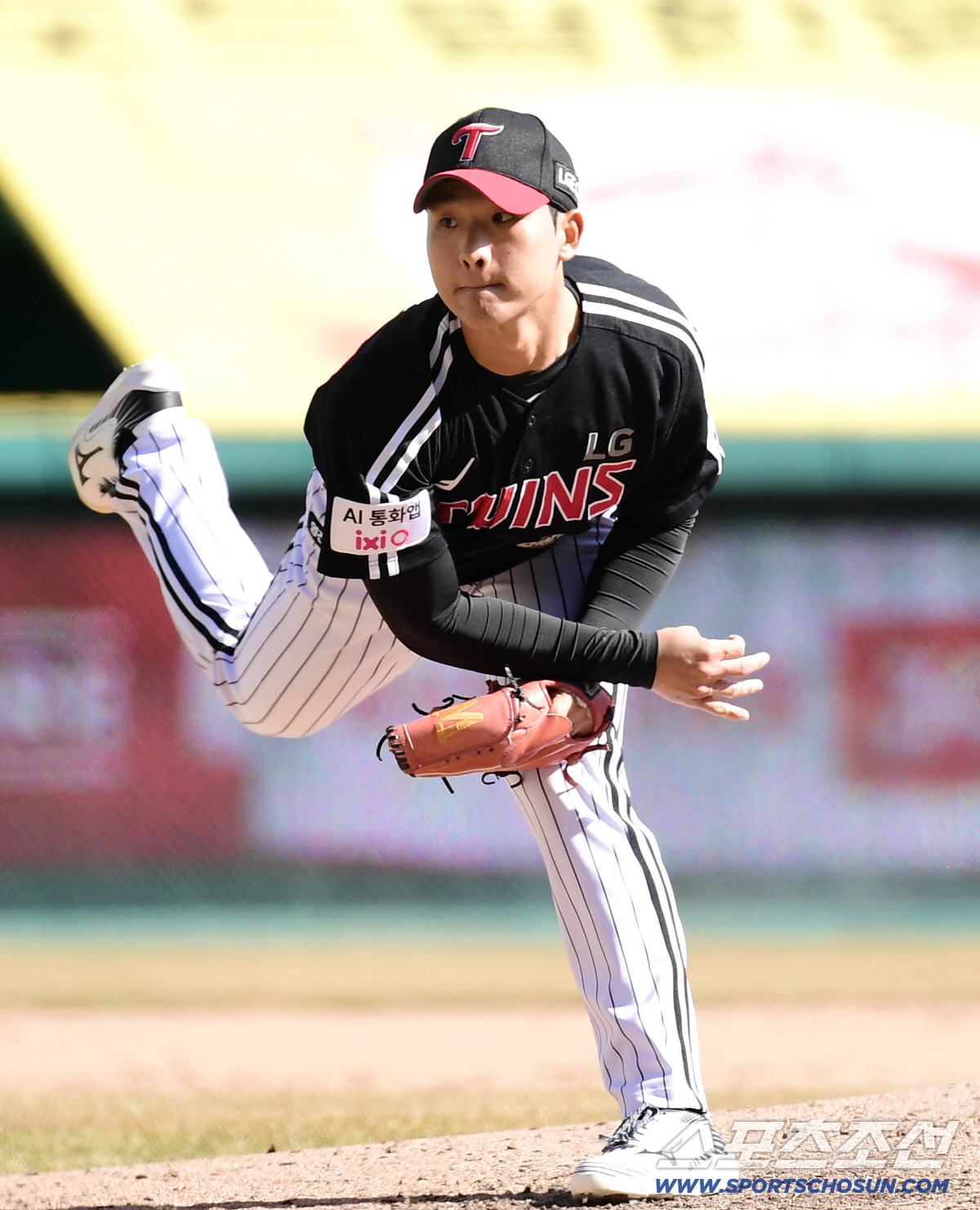 18안타 두들겨맞은 우승팀의 유일한 삼자범퇴를 이 투수가? 151km 강…