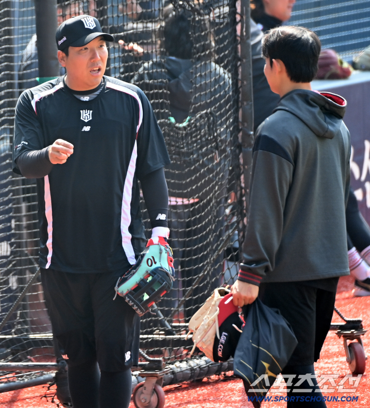 툴툴대도 다정했던 형…잠실 찾은 김현수, 친정 선수단과 뭉클한 해후[잠실…