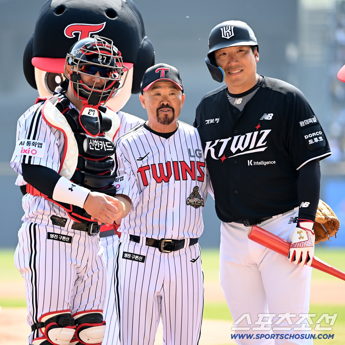 툴툴대도 다정했던 형…잠실 찾은 김현수, 친정 선수단과 뭉클한 해후[잠실…