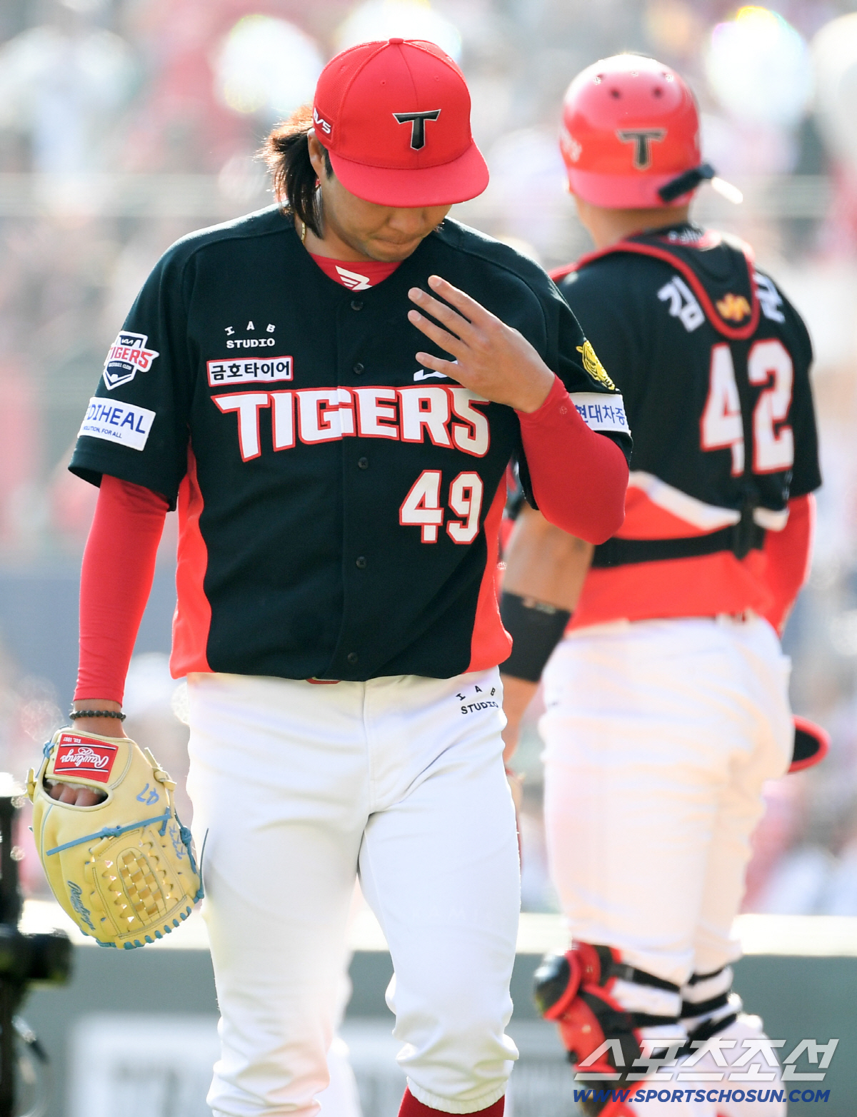 '20억 FA 충격적인 데뷔전' 아웃카운트 1개도 못 잡고 무너진 김범수…